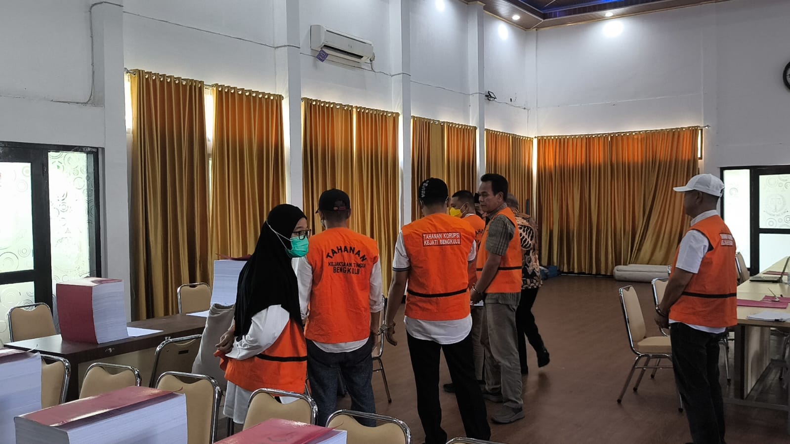 Kejati Bengkulu Limpahkan Lima Tersangka dan 1.389 Barang Bukti Kasus Dugaan Korupsi Sekretariat DPRD