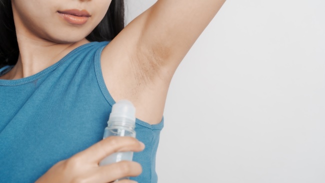 Bau Badan Mengganggu? Atas dengan 6 Deodorant Paling Ampuh Ini