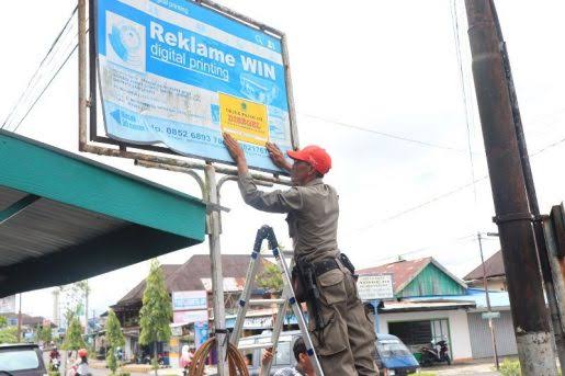 Lalai Bayar Pajak, Ratusan Papan Reklame di Kota Bengkulu Disegel, Tak Diindahkan Ini Ancamannya!