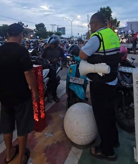 Satpol PP Tertibkan Penggunaan Trotoar di Belungguk Point, Pengunjung Diingatkan Hak Pejalan Kaki