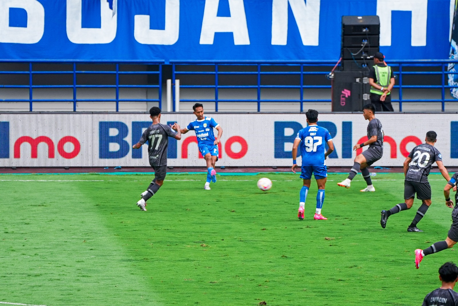 BRI Liga 1 2024/2025 Ditutup, BRI Buktikan Sepak Bola Sebagai Sarana Sinergi Pemberdayaan Olahraga dan UMKM