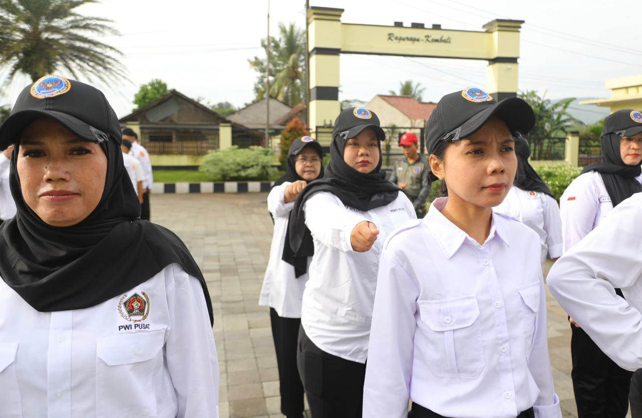 Hari Kedua Retret PWI, Wartawan Digembleng Kedisiplinan dan Wawasan Kebangsaan lintas Kementerian