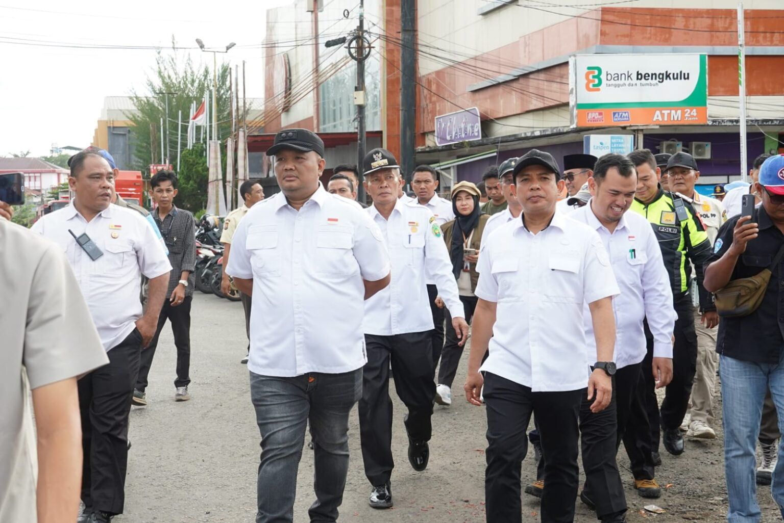 Dedy Wahyudi Tinjau Simulasi One Way dan Penataan PKL di KZ Abidin