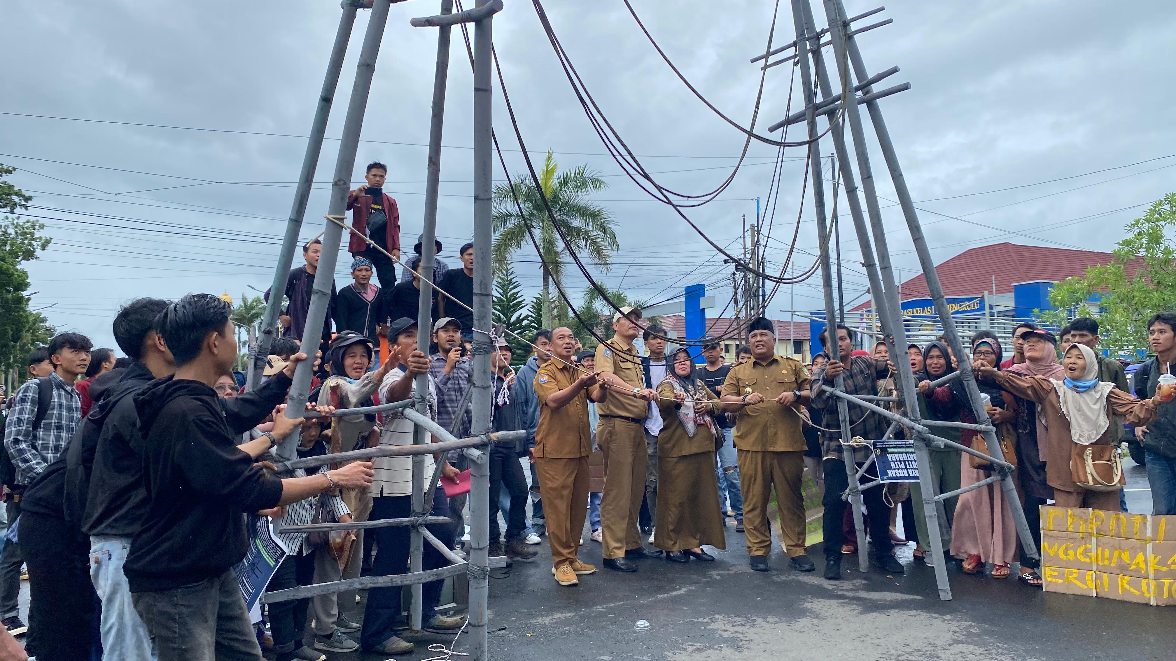 Pemprov Bengkulu Dukung Aksi Warga Tutup SUTT PLTU Teluk Sepang dan Sambut Energi Hijau