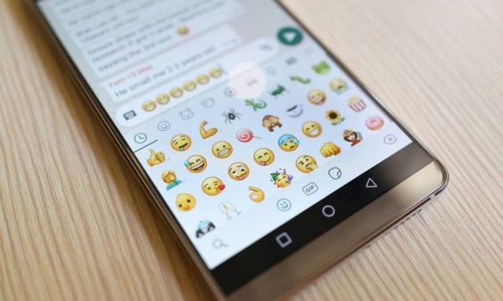 Simak 5 Cara Membuat Tulisan Berwarna di WhatsApp Tanpa Aplikasi 