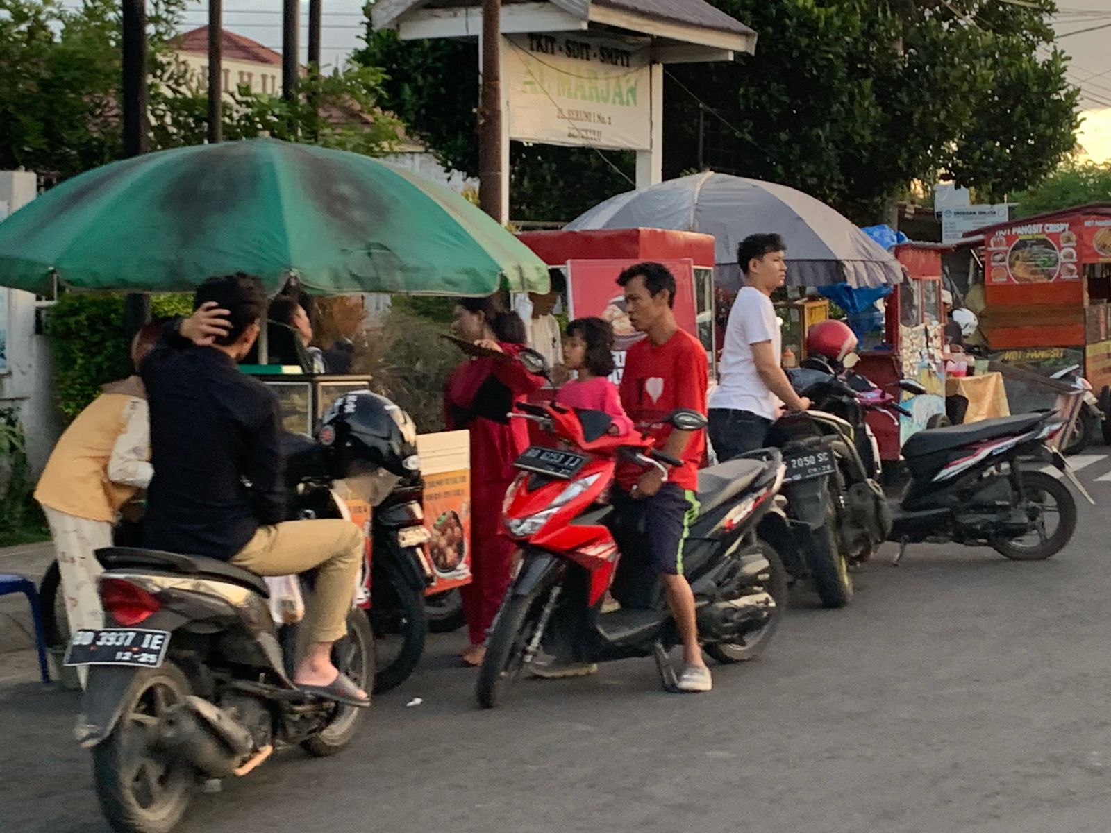 10 Tradisi Ngabuburit Unik di Indonesia Selama Ramadhan 