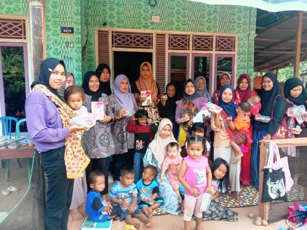 Perangi Stunting, Desa Tanjung Aur Kaur Perkuat Gizi Bumil dan Balita dengan PMT Bergizi Setiap Bulan