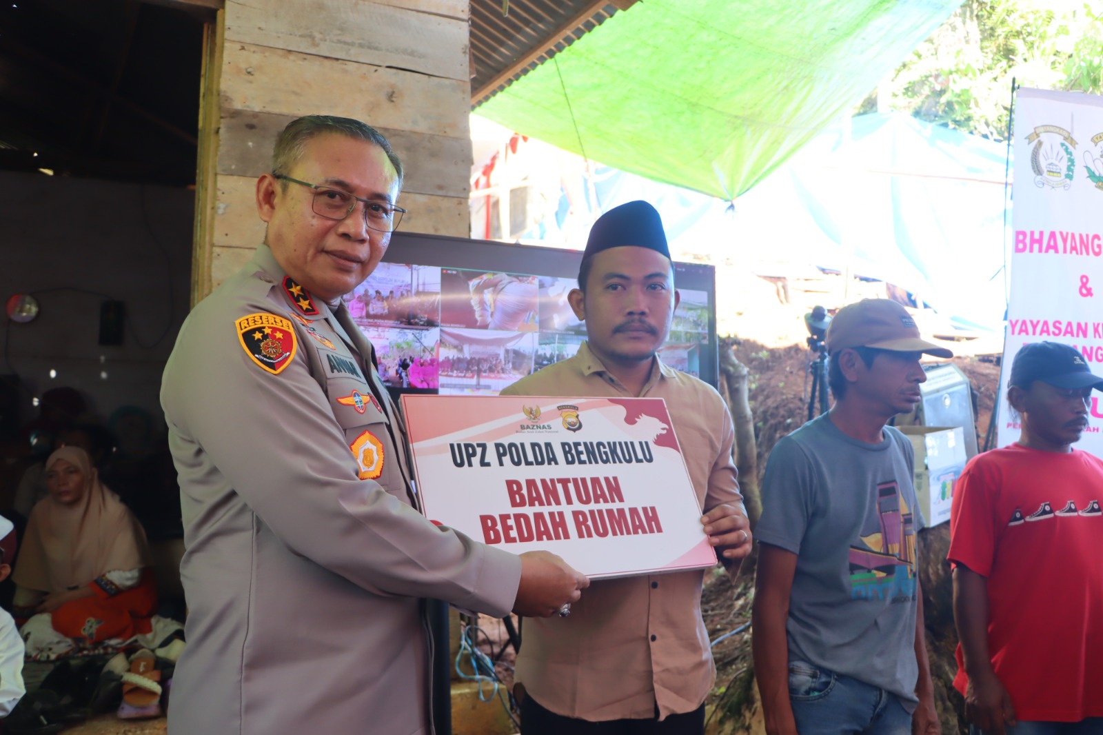 Warga Kota Bengkulu Terima Bantuan Bedah Rumah Dari Polda Bengkulu