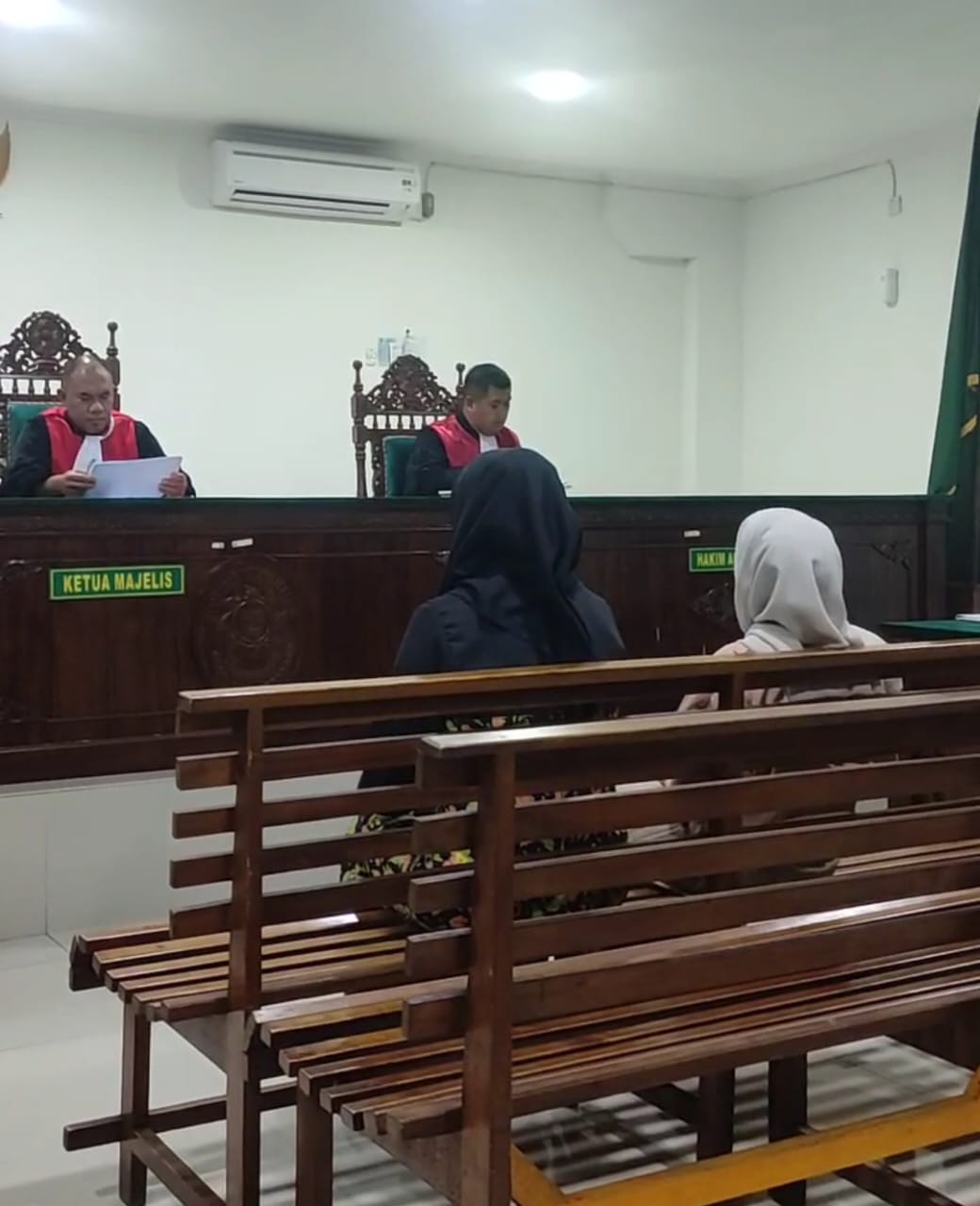 Saksi A De Charge Ungkap Keluarga Mengetahui Pengakuan Latifa Mengambil Uang Perusahaan