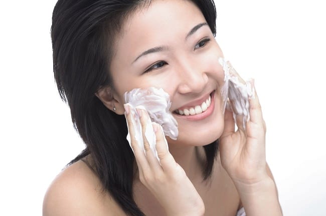 Tampil Lebih Maksimal, Berikut Tips Memakai Sunblock Wajah Bersamaan dengan Make Up