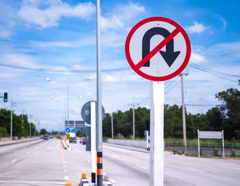 Terlarang! Apa Sanksinya Saat Kendaraan Putar Balik di Jalan Tol?