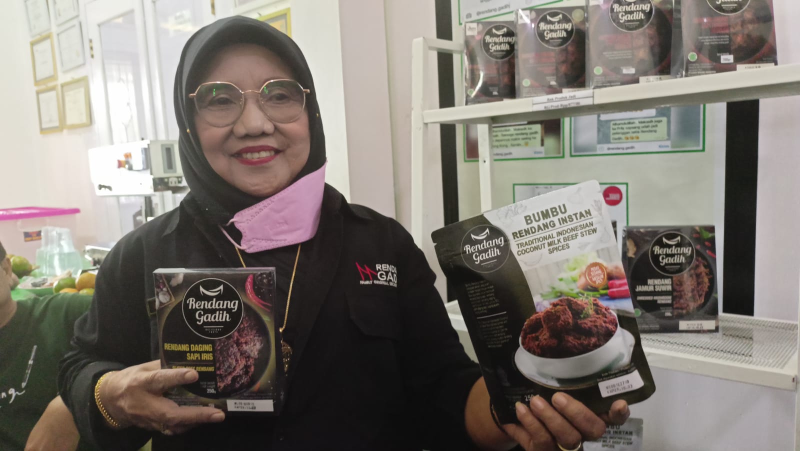 Mengunjungi UMKM Rendang Gadih, Binaan PT Semen Padang yang Beromset Rp 2,4 M Pertahun