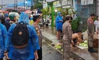 Bandel! Polresta Bengkulu Tertibkan Jukir Ilegal dan PKL yang Berjualan di Jalan Panorama 