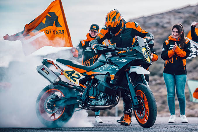 Siap Mengaspal, KTM 890 SMT Supermoto Tourer 2023 Tampil Lebih Garang