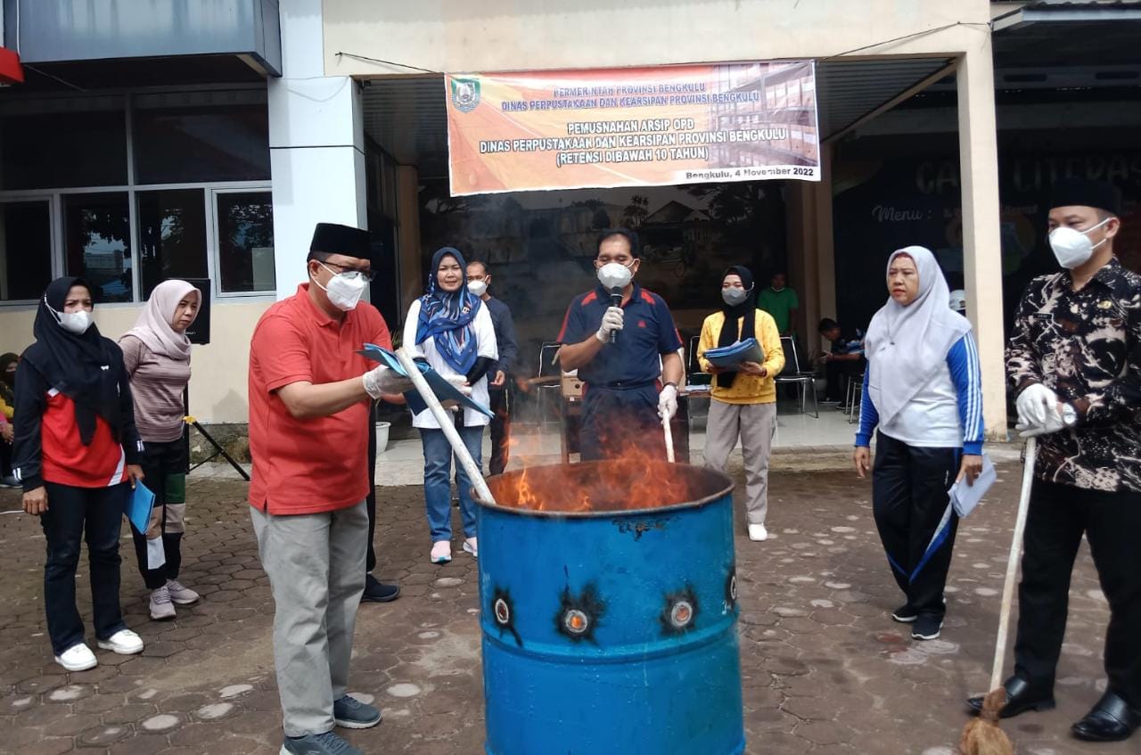 Dinas Perpustakaan dan Kearsipan Provinsi Bengkulu Musnahkan 143 Dokumen Inaktif