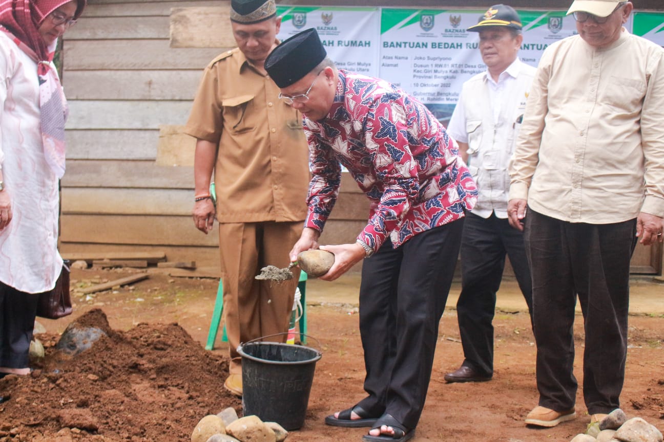 Letakan Batu Pertama Bedah Rumah di Bengkulu Utara, Rohidin Janjikan Pembangunan Infrastruktur Tahun 2023