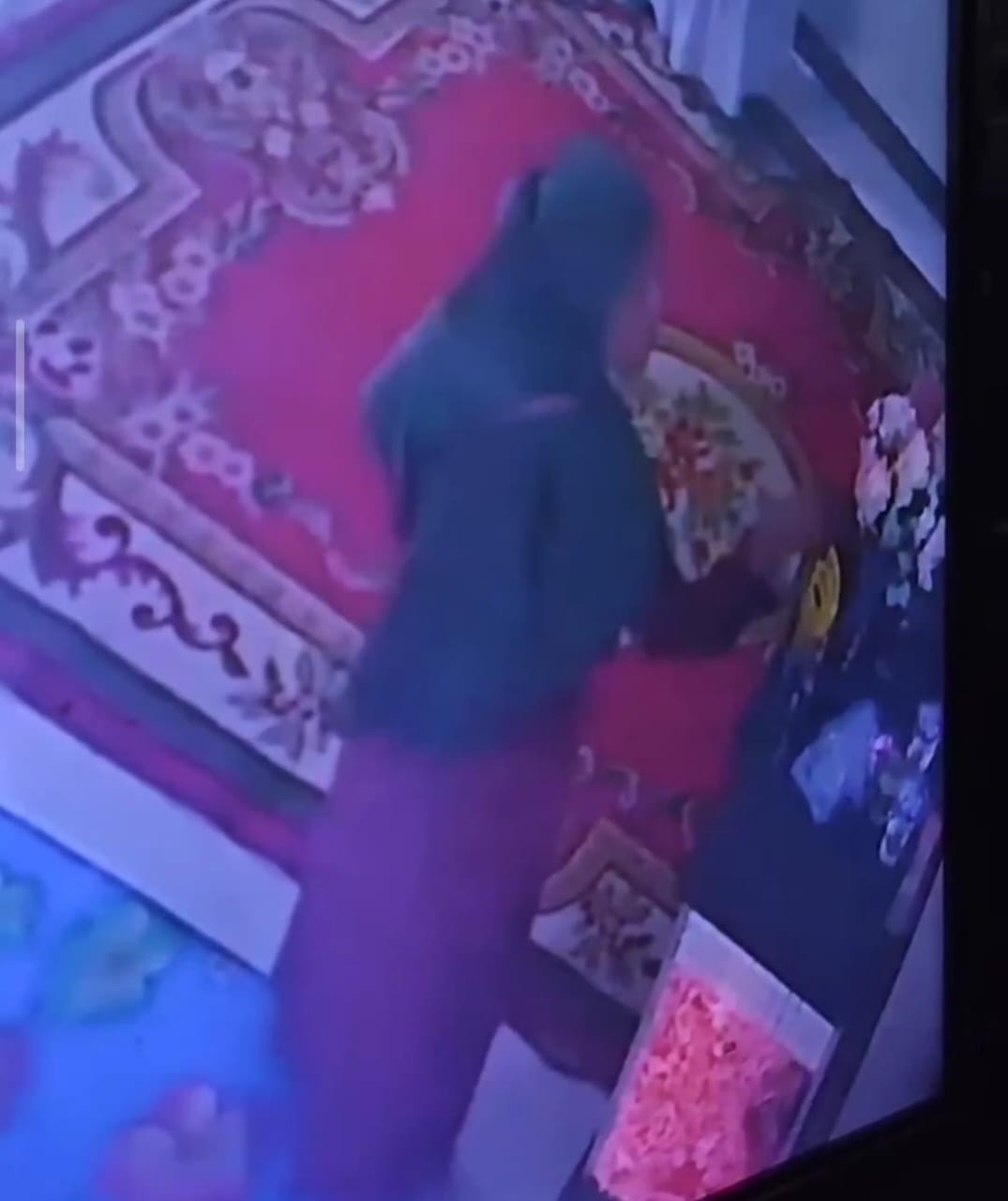 Nyamar Jadi Tamu Undangan, Perempuan Ini Mencuri dan Terekam Cctv 