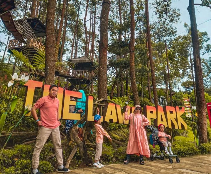 Bermain dan Mencoba Berbagai Wahana di The Lawu Park Jawa Tengah