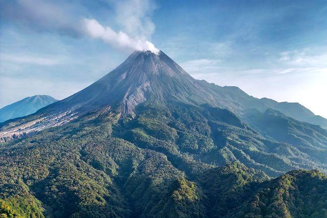 Dikenal Pusat Kerajaan Jin! Inilah Mitos Kawah Gunung Merapi yang Dipercayai Masyarakat Jawa