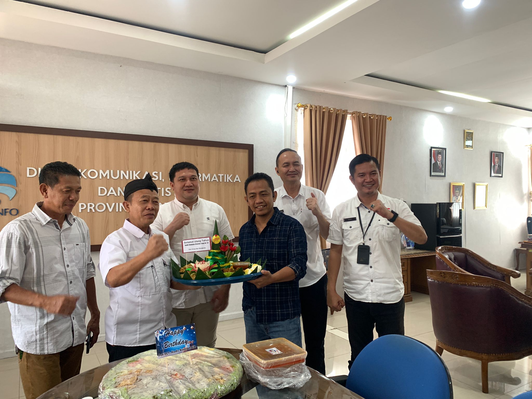 Berulang Tahun ke-54, BEMG Berikan Kejutan Untuk Plt Kadis Kominfotik Provinsi Bengkulu
