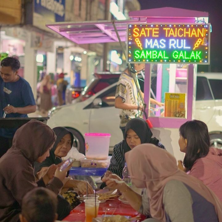 Berburu Kuliner Malam Tahun Baru di Kawasan Jalan Soeprapto Bengkulu 