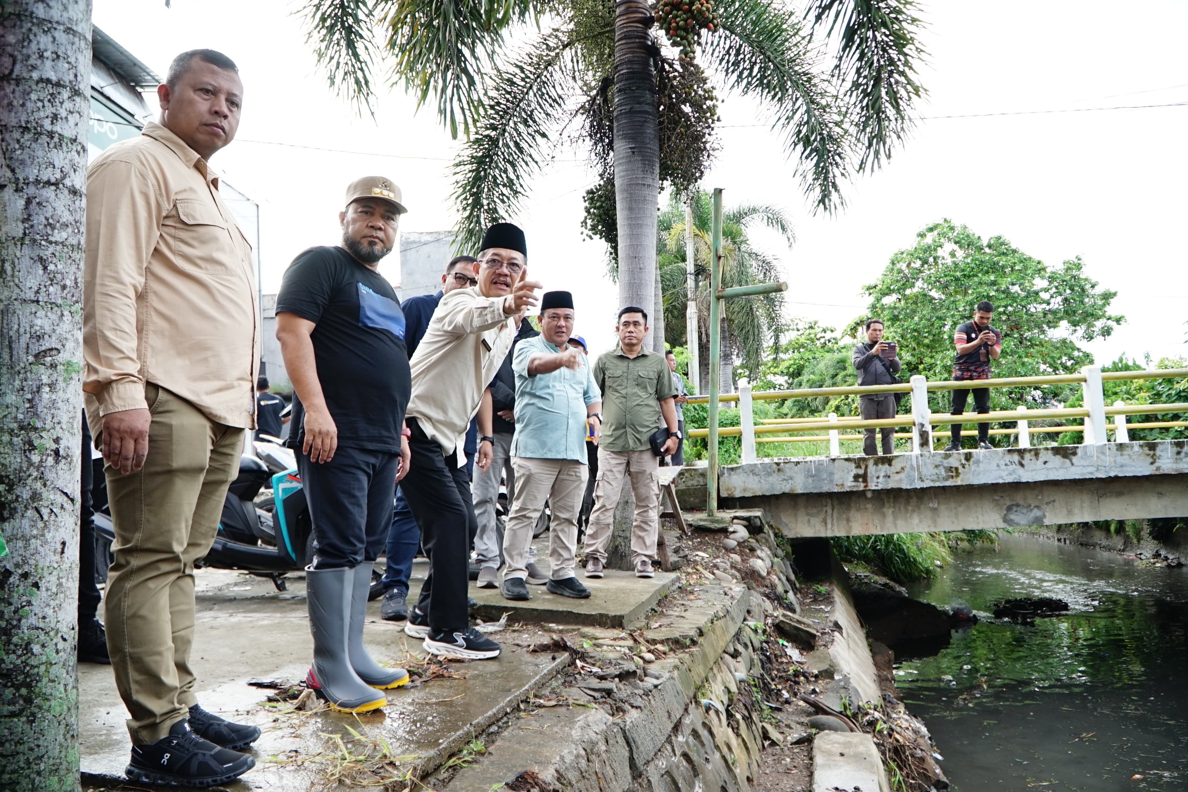 Sebabkan Banjir, Gubernur dan Walikota Bengkulu Cek Drainase di Kelurahan Penurunan