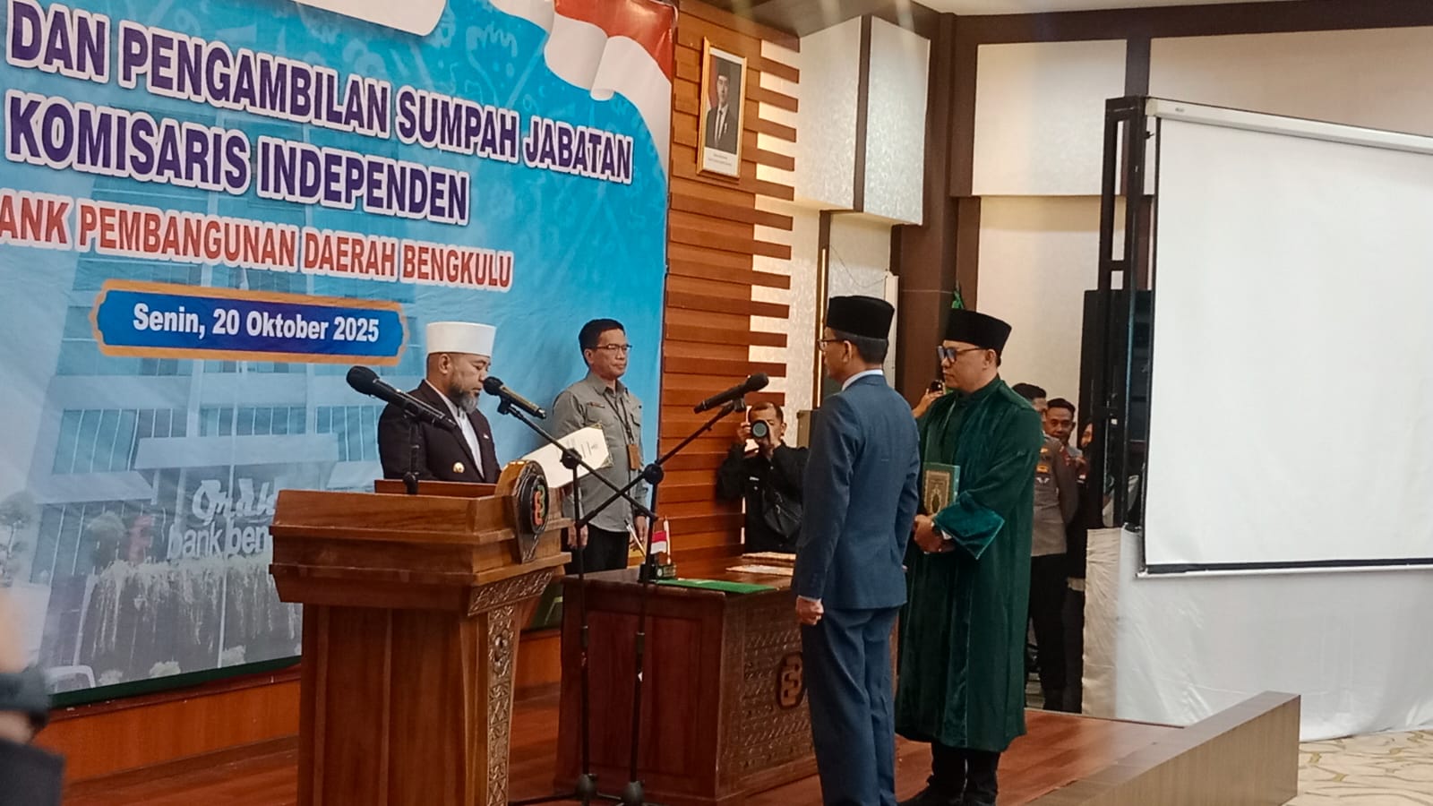 Struktur Pengawasan Bank Bengkulu Diperkuat, Gubernur Helmi Hasan Lantik Komisaris Independen