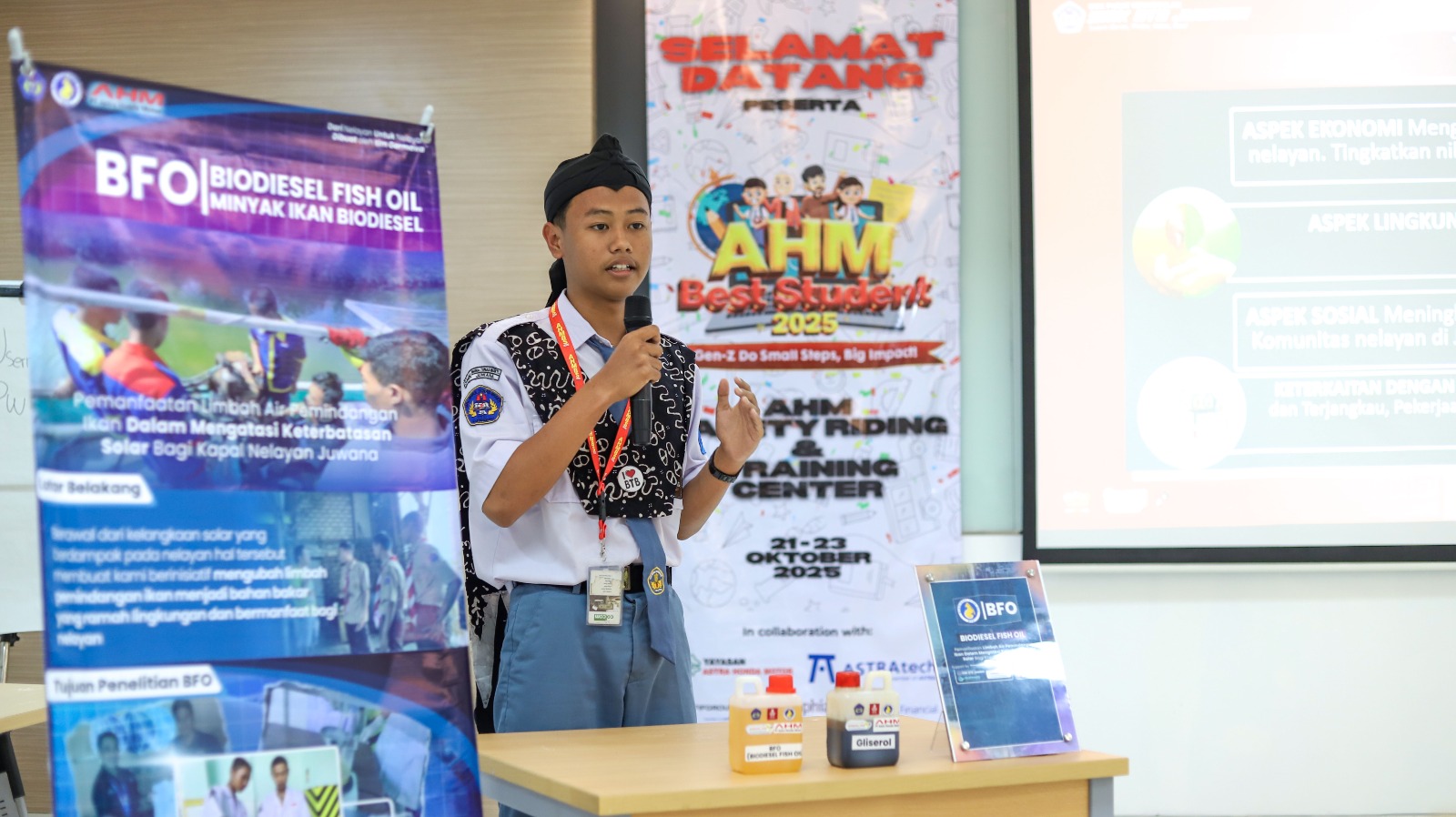 Refan Enggi Febrianto Raih Juara Utama AHM Best Student 2025 Berkat Inovasi Biodiesel Dari Limbah Ikan