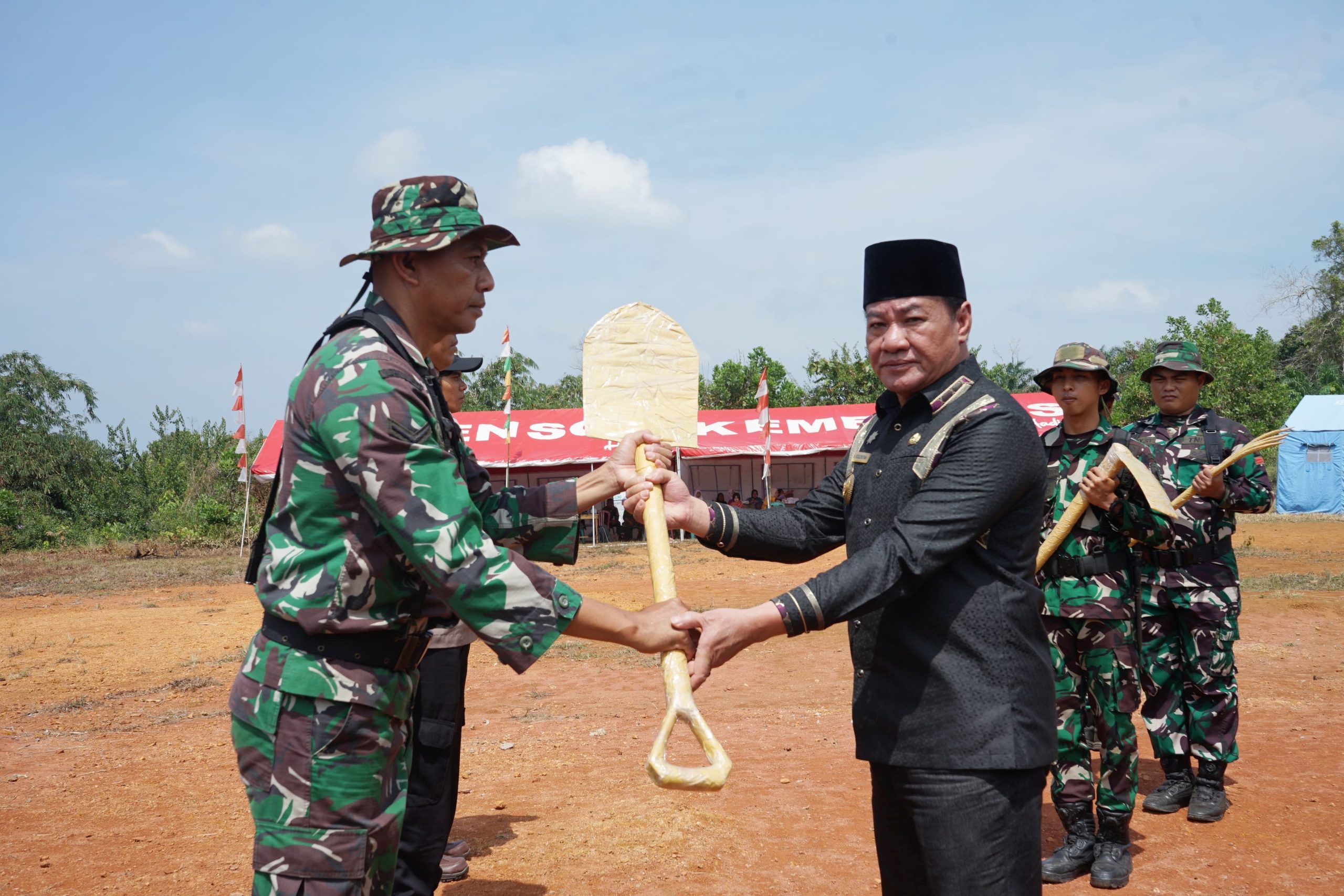 TMMD Ke-122 Kodim 0425/Seluma Resmi Dibuka, Plt Gubernur Bengkulu Dorong Kemajuan Desa Talang Sebaris