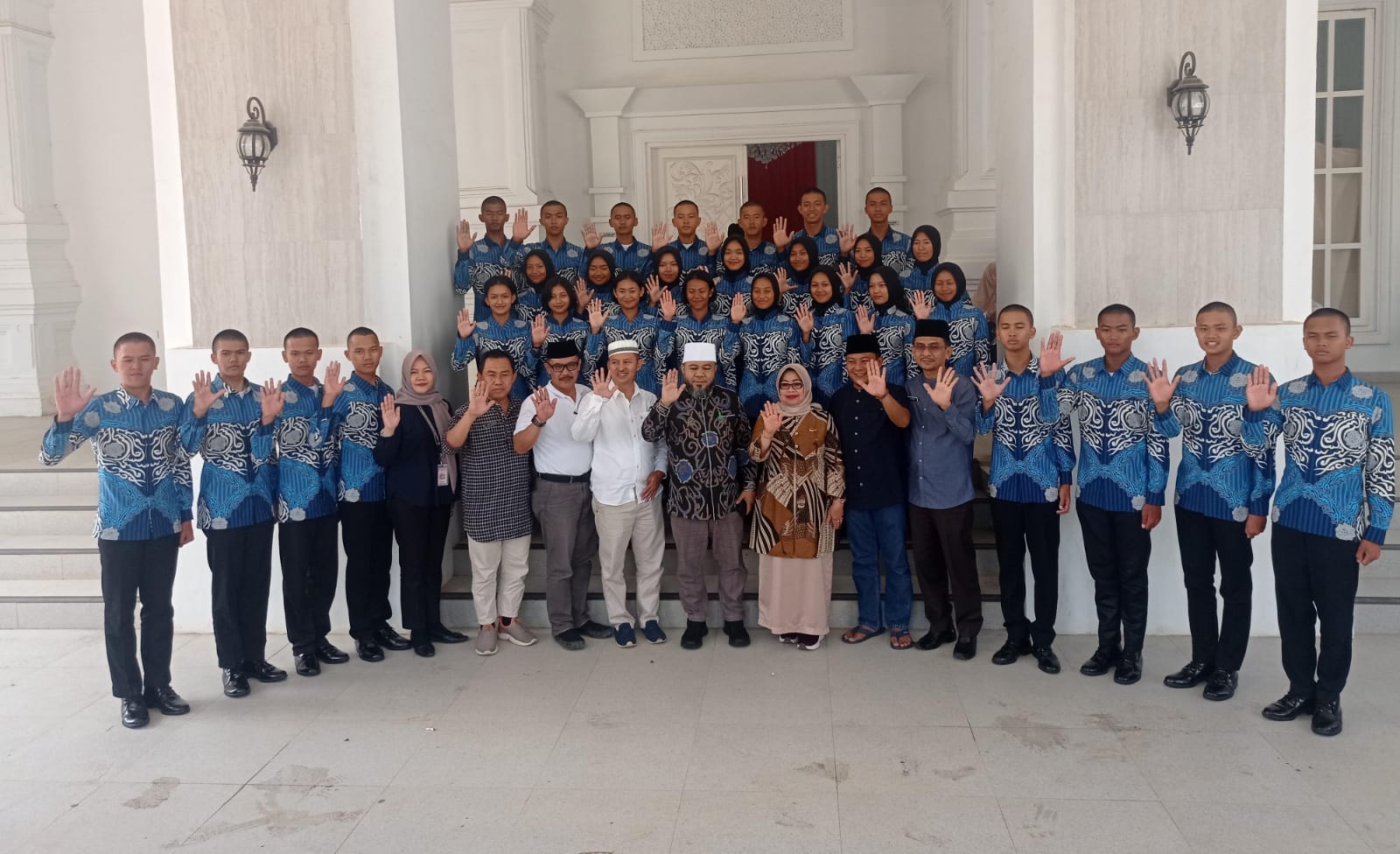 Perayaan HUT RI ke 78 Sukses, Walikota Bengkulu Hadiahkan Anggota Paskibraka Berangkat Umrah