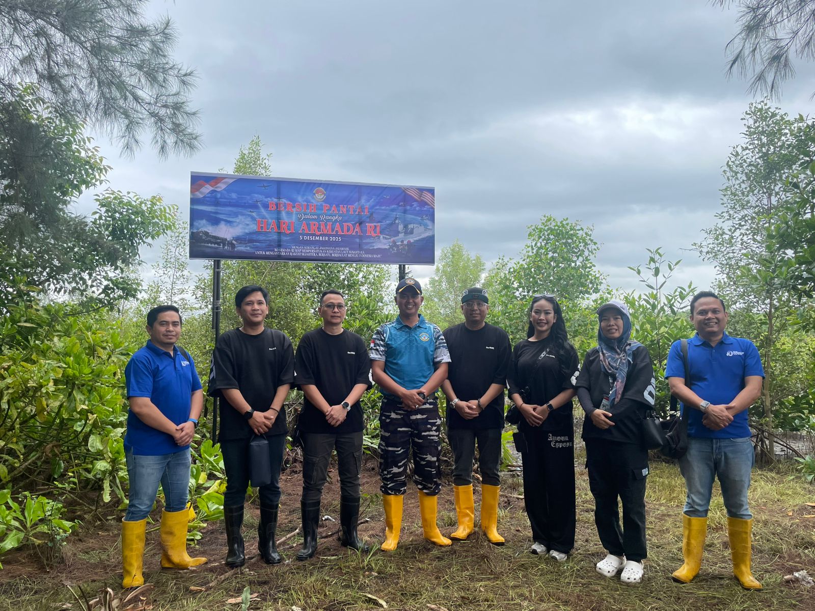 Astra Motor Bengkulu Ikut Aksi Penanaman Mangrove dan Bersih Pantai Bersama Lanal Bengkulu