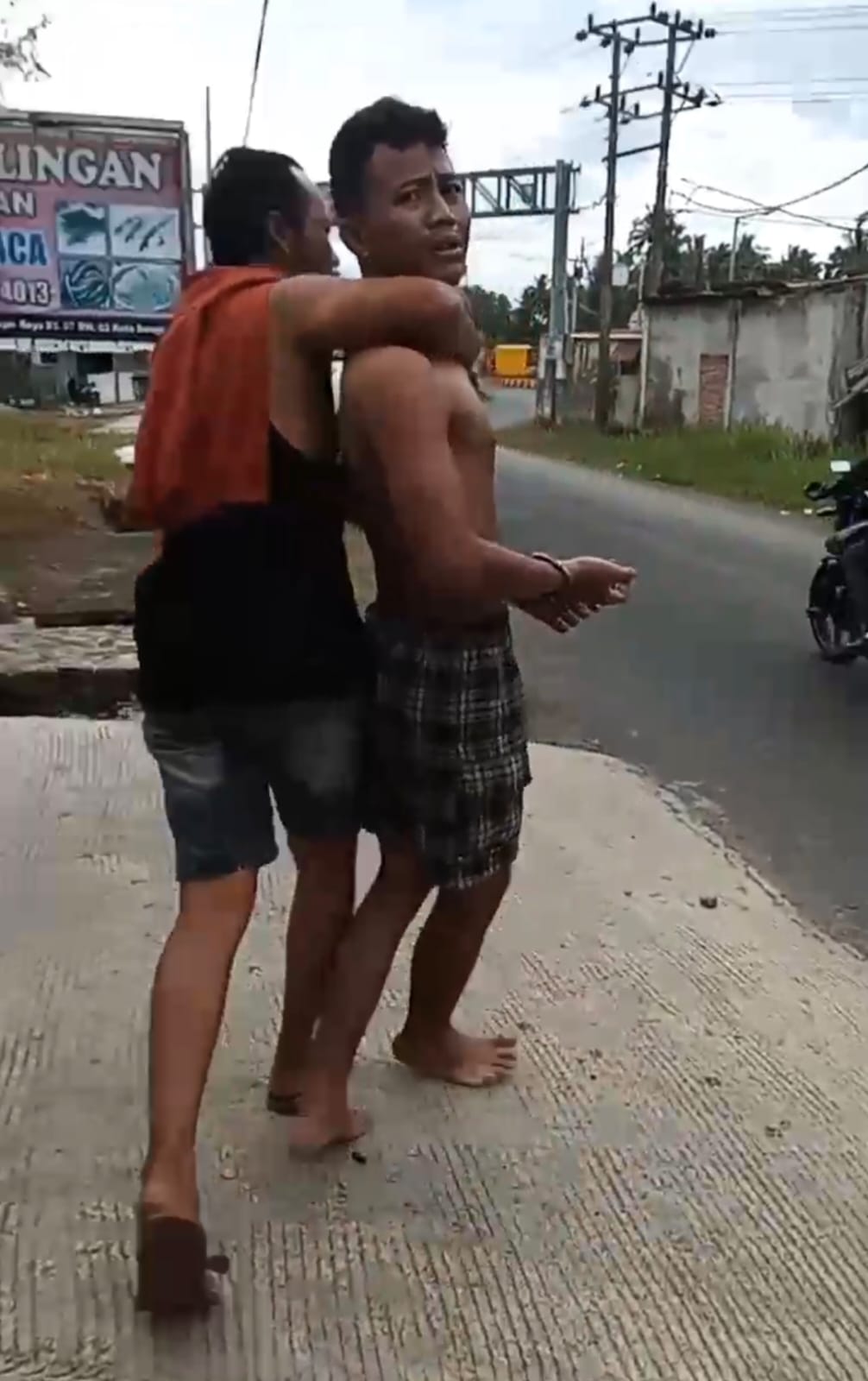 Diduga Aniaya Korban dengan Pijakan Motor, Preman Pasar Menangis Saat Ditangkap Polisi