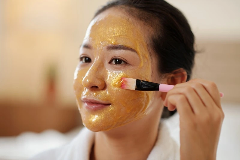 Masker Madu yang Kaya Manfaat untuk Wajah Glowing dan Mulus