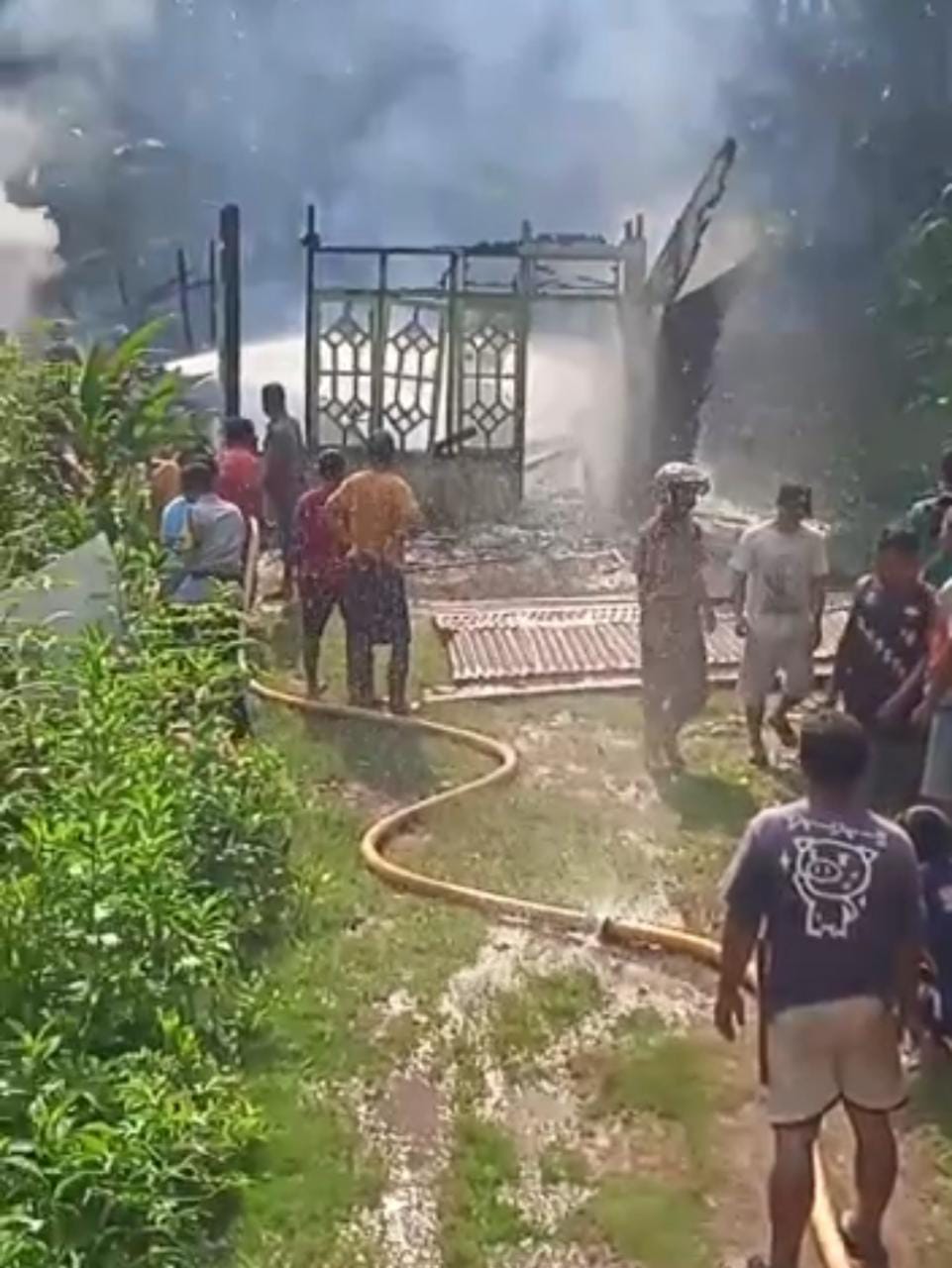Rumah Semi Permanen di Pinang Raya Ludes Terbakar