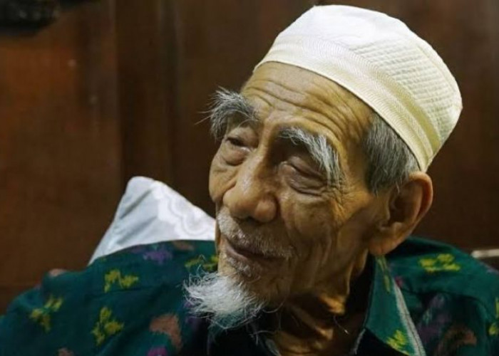 Rezeki Bakal Melimpah, Bahkan Tetangga Bisa Ketularan, Mbah Moen Sarankan Baca Surah ini