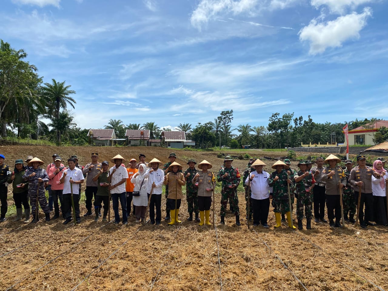 Polres Mukomuko Tanam Bibit Jagung Serentak untuk Dukung Ketahanan Pangan Nasiona