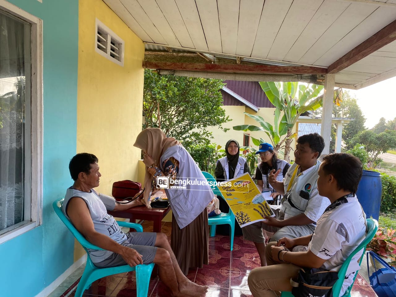 Mahasiswa KKN Unib Kolabarasi dengan Perangkat Desa Gelar Pemeriksaan Kesehatan Gratis di Pulau Enggano