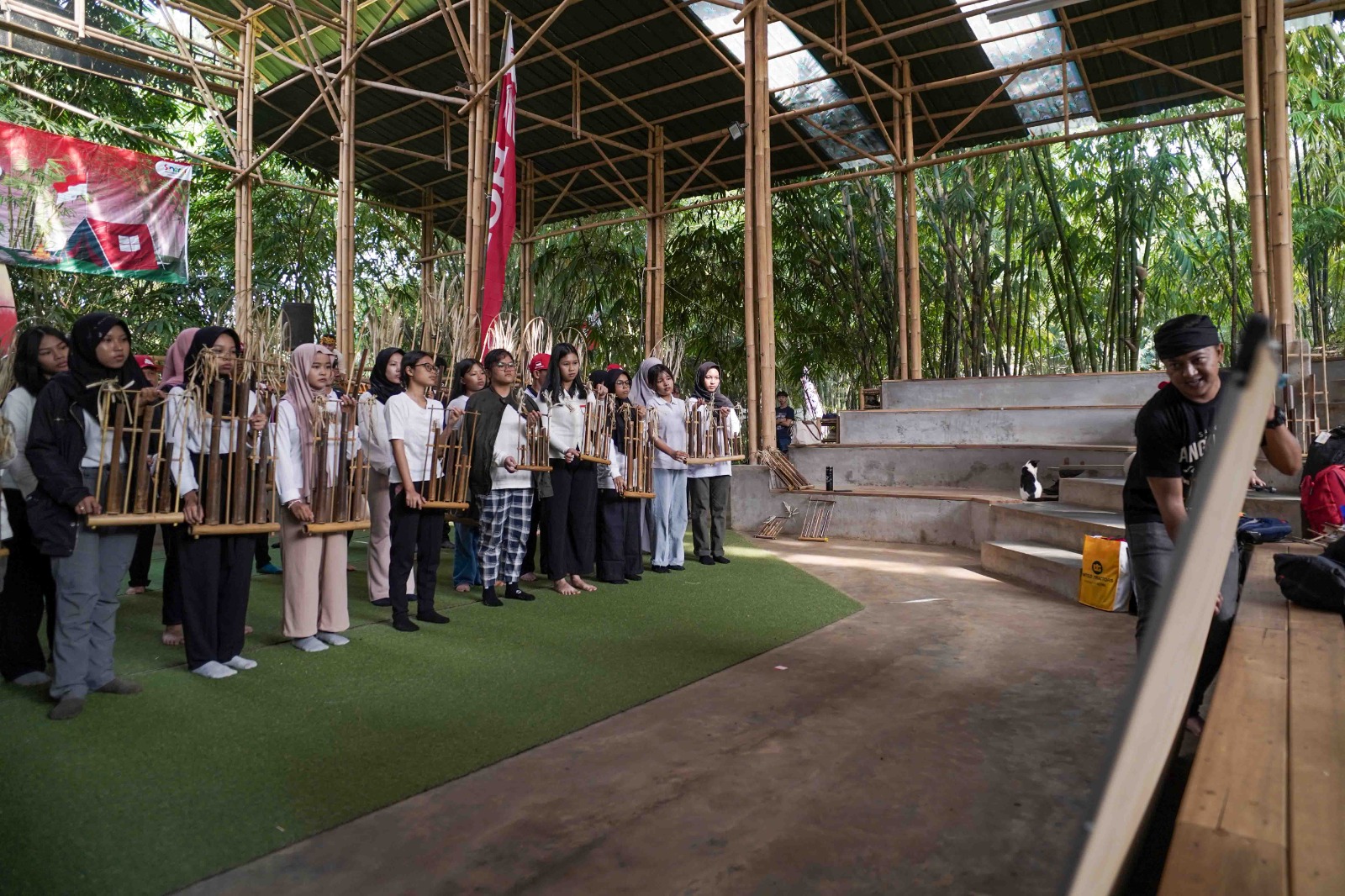 AHM Ajak Pelajar dan Guru Lestarikan Budaya Angklung Lewat School Camp 2025