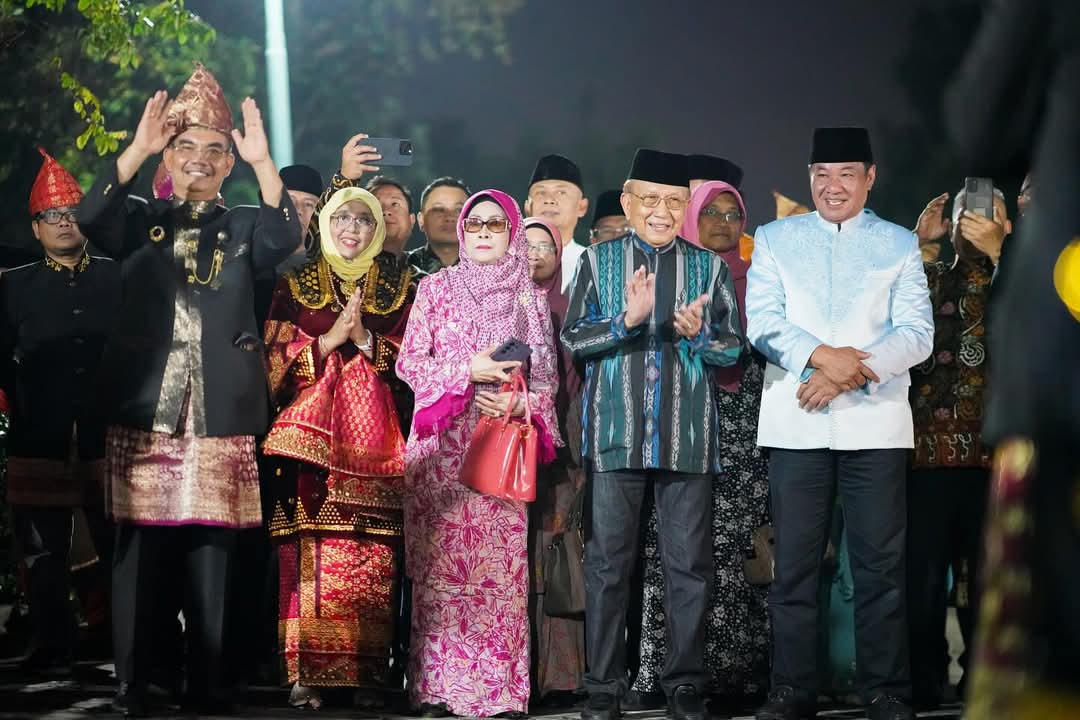 Mantan Menteri Kebudayaan Malaysia Rais Yatim Satukan Perbedaan Budaya Serumpun Melayu di Bengkulu