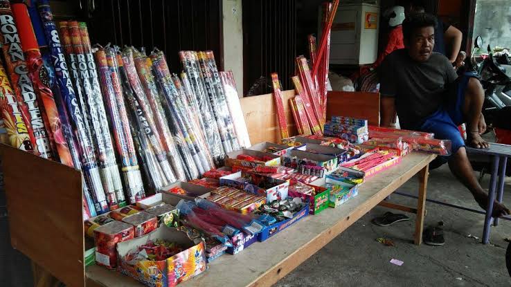 Penggunaannya Dilarang, Sejumlah Pedagang Petasan di Kota Bengkulu Tetap Berjualan