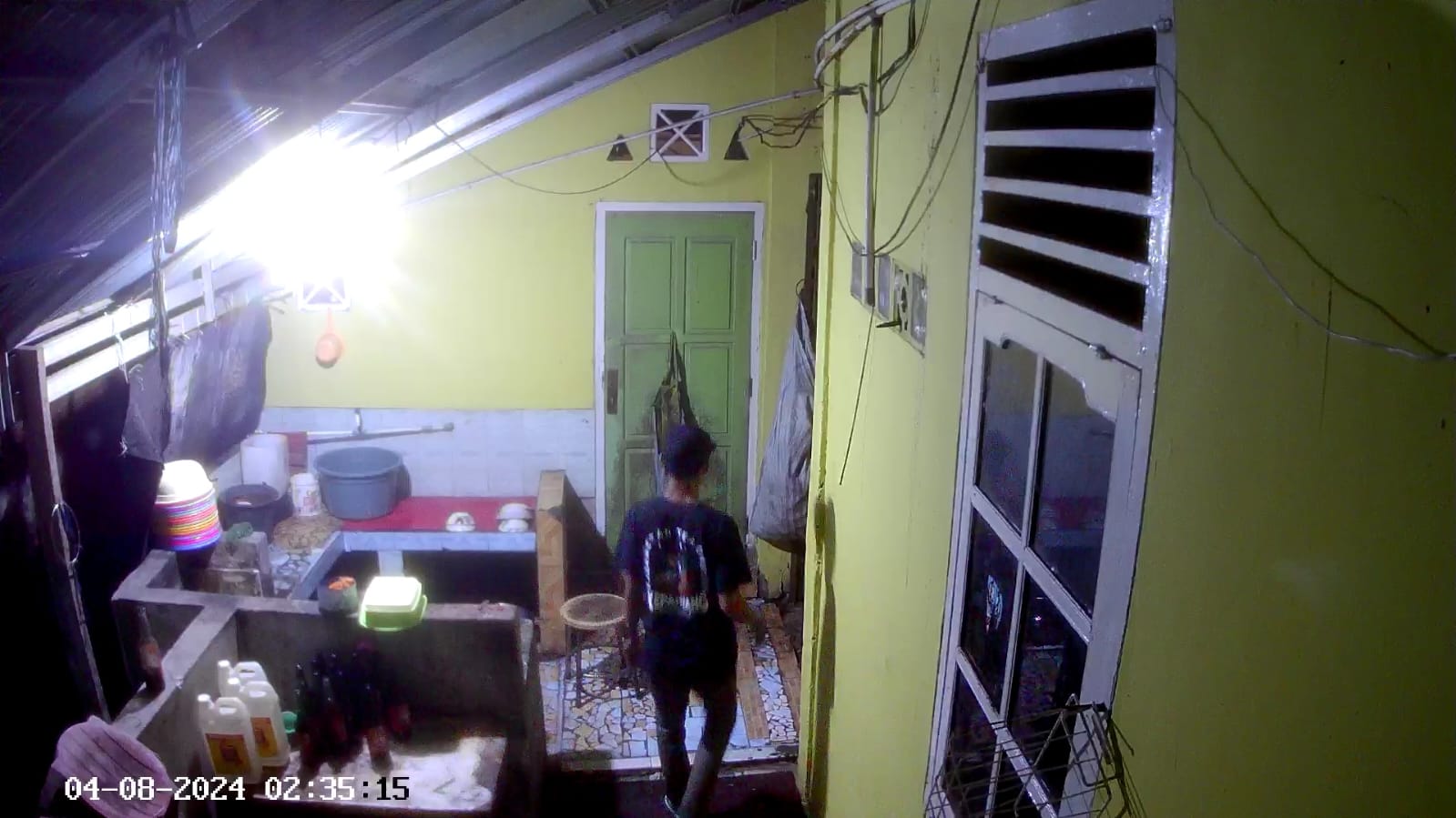 Aksi Pencurian Uang di Dalam Kotak Amal, Terekam Kamera CCTV