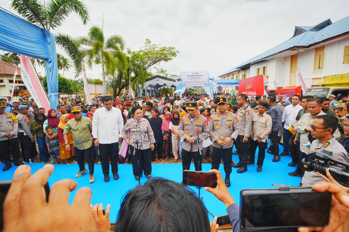 Kapolri dan DPR RI Tinjau Huntara Korban Banjir di  Sumatera Utara 