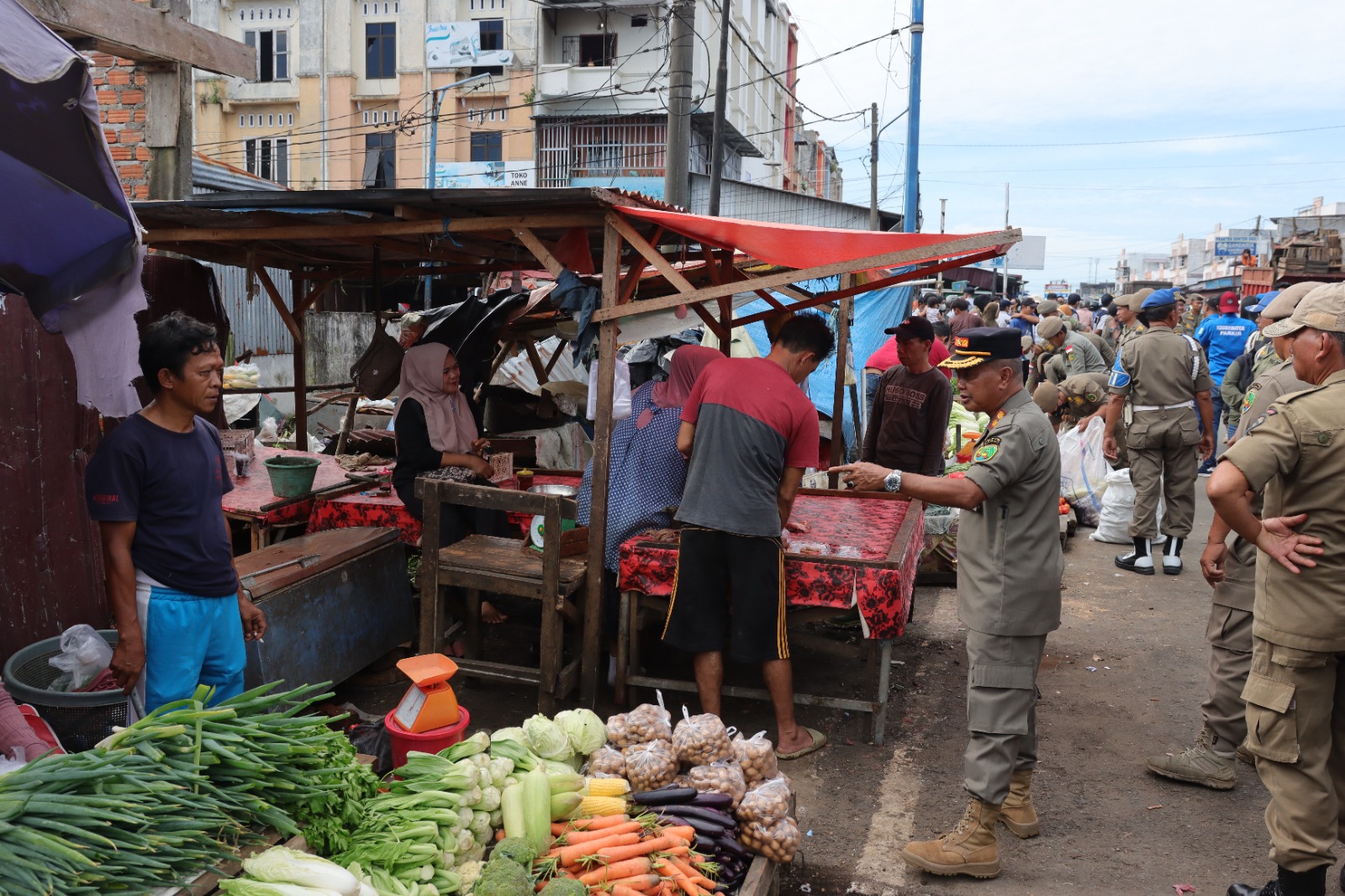 Ratusan Pedagang Mulai Berjualan di dalam Pasar Panorama, Jika Keluar Bakal Ditertibkan 