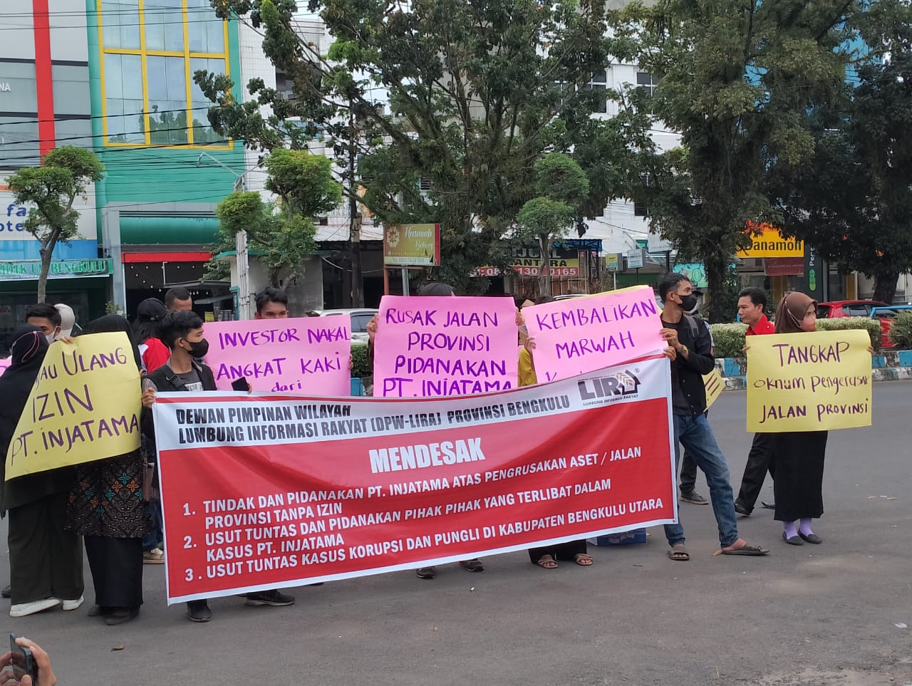 Puluhan Anggota LSM Datangi Kantor Kejati Bengkulu, Mereka Menuntut Perusahaan Ini Dipidanakan