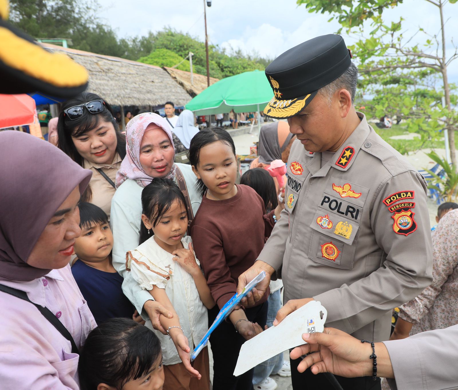 Dua Pantai di Bengkulu Disambangi Kapolda 
