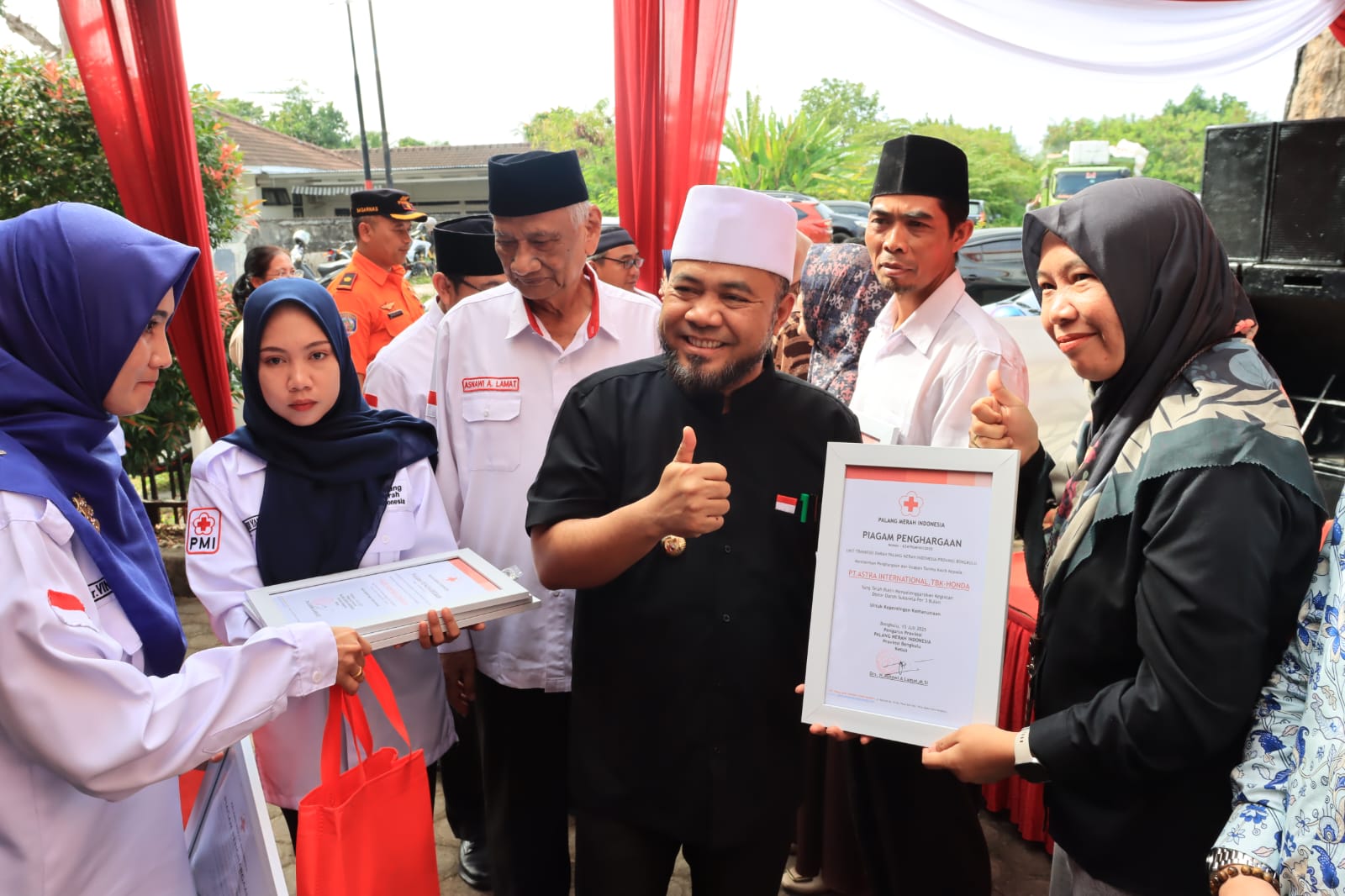 PMI Bengkulu Beri Penghargaan kebAstra Motor Bengkulu Atas Konsistensi Donor Darah Rutin