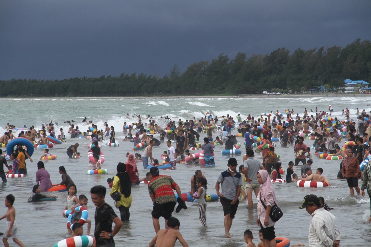 Tersengat Ubur-ubur Saat Berkunjung ke Pantai, 8  Orang Warga Bengkulu Dilarikan ke Rumah Sakit