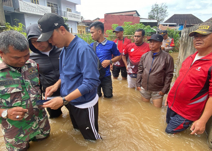 Fikri-Hendri Turun Langsung Pantau Banjir Dusun Curup