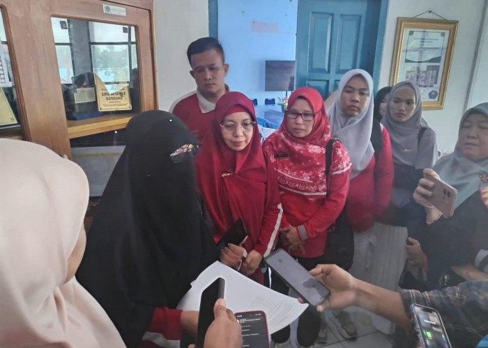 Guru SMPN 24 Kota Bengkulu Datangi Disdik, Tuntut Pergantian Kepala Sekolah