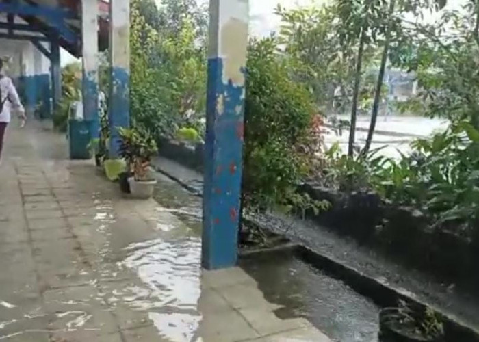 Puluhan Kelas di SDN 75 Kota Bengkulu Terendam Banjir